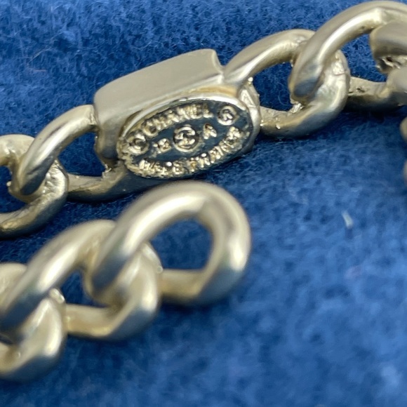 CHANEL Authentic Rare Earrings - Picture 8 of 10